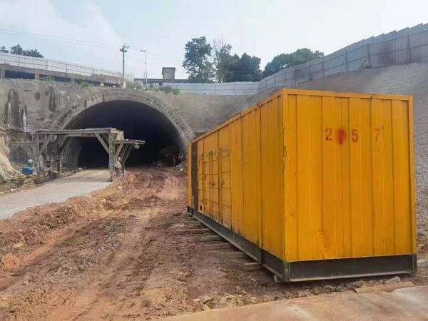 疏勒发电机出租自启装置的工作原理是什么？