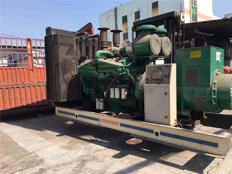 疏勒如何判断柴油发电机组的机油温度是否达到了合适的预热温度？